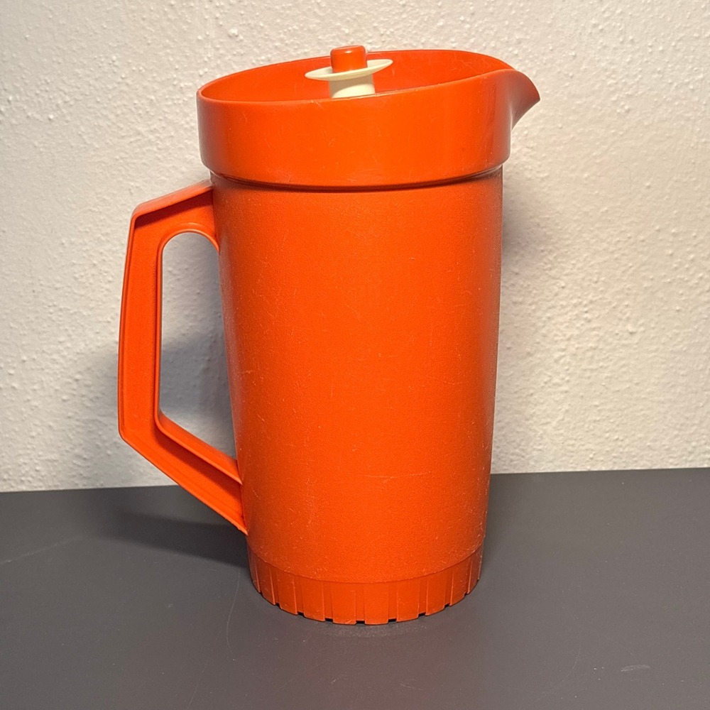 Tupperware Pitcher Unisex 2qt Orange Excellent Vintage 800-8 Push Button Lid